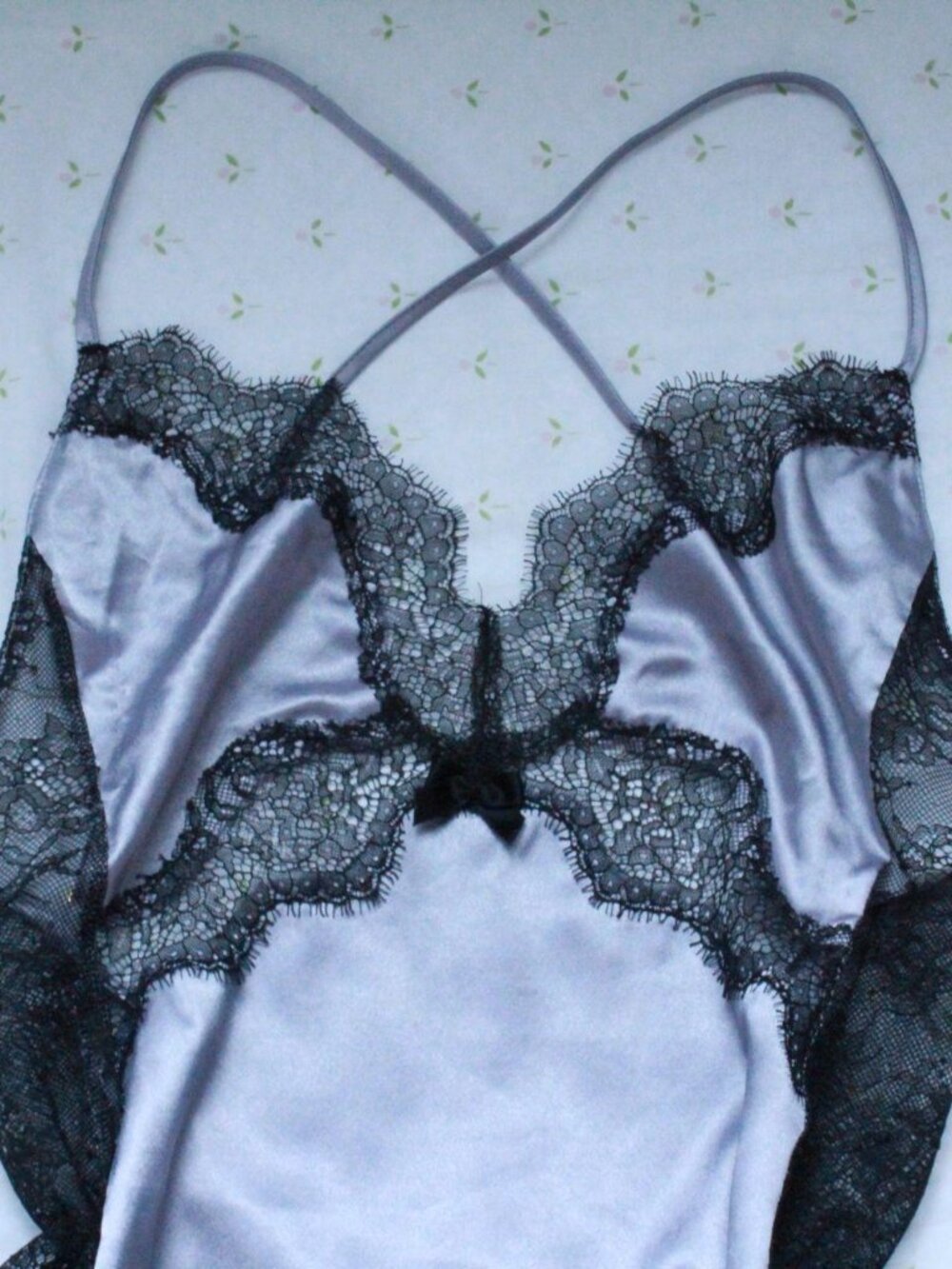 victoria’s secret gray/lavender satin lace slip - Picture 4 of 7